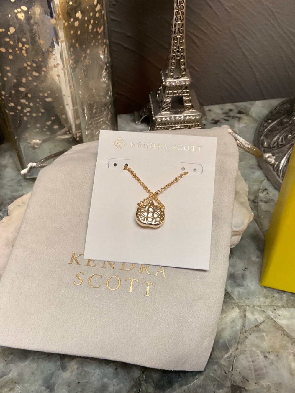 Kendra Scott Pumpkin Gold Short Pendant Necklace in Ivory Mother of Pearl - Picture 6 of 6